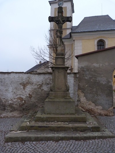 Obnova Ukřižování u kostela sv. Petra a Pavla