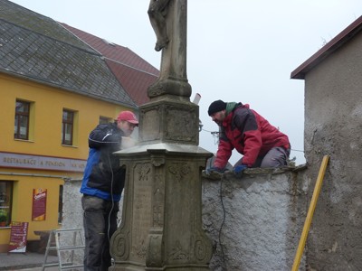 Obnova Ukřižování u kostela sv. Petra a Pavla