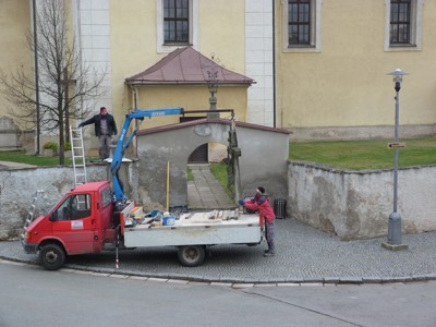 Obnova Ukřižování u kostela sv. Petra a Pavla