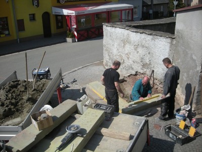 Obnova Ukřižování u kostela sv. Petra a Pavla