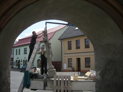 Obnova Ukřižování u kostela sv. Petra a Pavla
