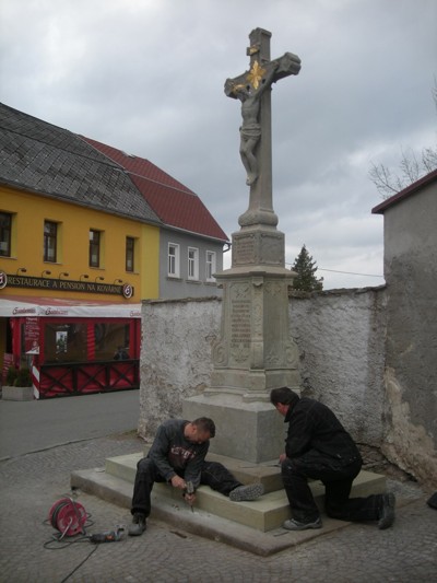 Obnova Ukřižování u kostela sv. Petra a Pavla