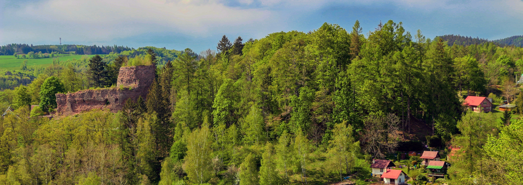 Nový Hrádek na jaře - hrad Frymburk