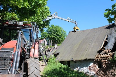 Demolice ruiny domu na Mikulášově kopci