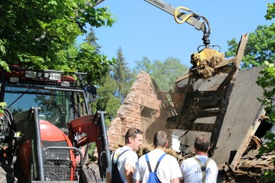 Demolice ruiny domu na Mikulášově kopci