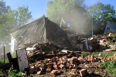Demolice ruiny domu na Mikulášově kopci