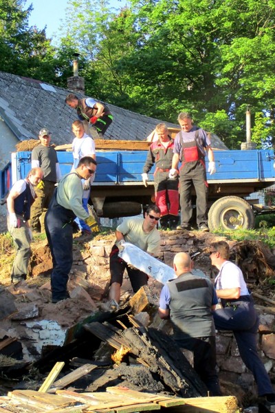 Demolice ruiny domu na Mikulášově kopci
