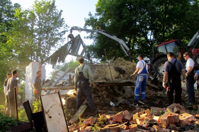 Demolice ruiny domu na Mikulášově kopci