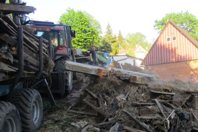 Demolice ruiny domu na Mikulášově kopci