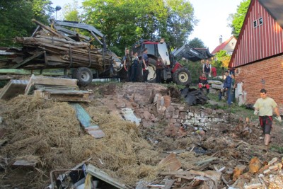 Demolice ruiny domu na Mikulášově kopci