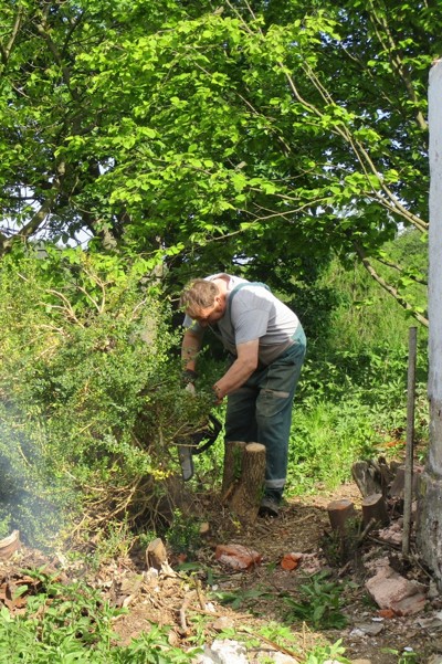 Demolice ruiny domu na Mikulášově kopci