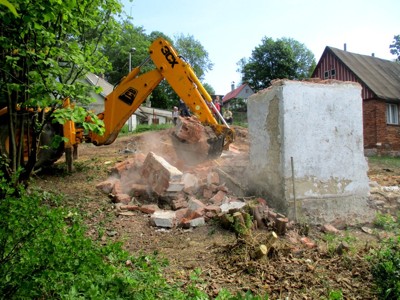 Demolice ruiny domu na Mikulášově kopci