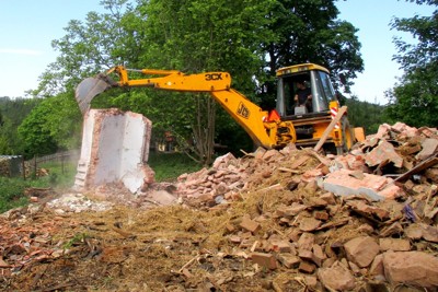 Demolice ruiny domu na Mikulášově kopci