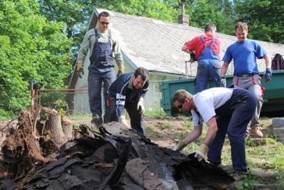 Demolice ruiny domu na Mikulášově kopci