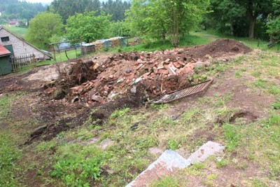 Demolice ruiny domu na Mikulášově kopci