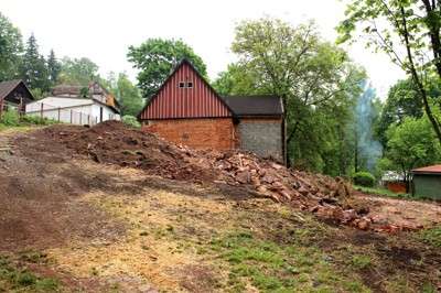 Demolice ruiny domu na Mikulášově kopci