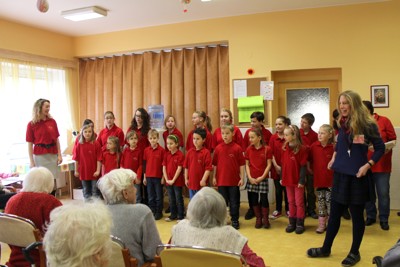 Návštěva dětského sboru v domově důchodců Náchod