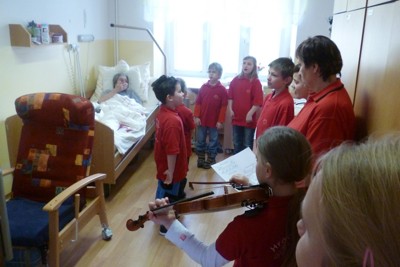 Návštěva dětského sboru v domově důchodců Náchod