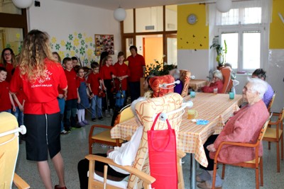 Návštěva dětského sboru v domově důchodců Náchod