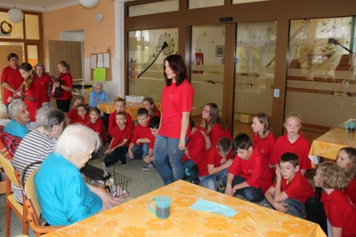Návštěva dětského sboru v domově důchodců Náchod 2018