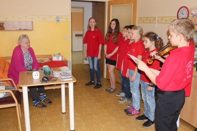 Návštěva dětského sboru v domově důchodců Náchod 2018