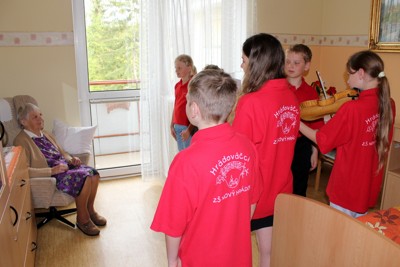 Návštěva dětského sboru v domově důchodců Náchod 2018