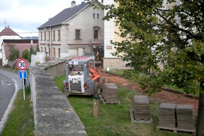 Oprava dlažby u kostela