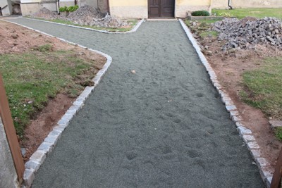 Oprava dlažby u kostela