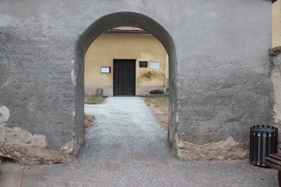 Oprava dlažby u kostela