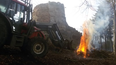 Úklid větví po těžbě a ošetření stromů