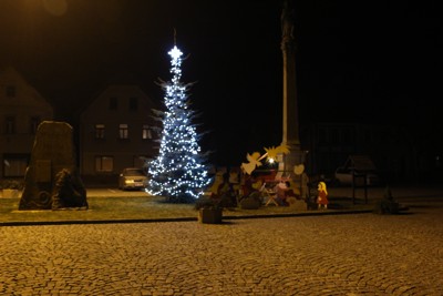 Rozsvícení vánočního stromu s Janem Přeučilem a Evou Hruškovou