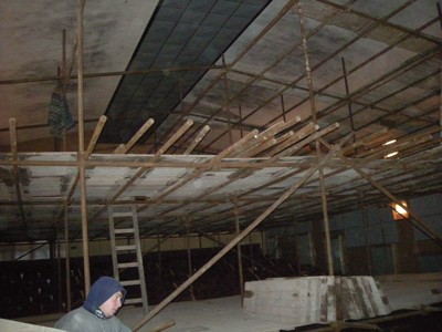 Oprava stropního podhledu kina