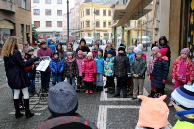 Zpívání v Náchodské knihovně 2016