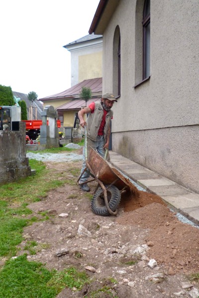 Oprava vodovodního řádu a osvětlení na hřbitově