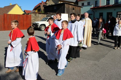 Požehnání obnoveného křížku na Roubalově kopci