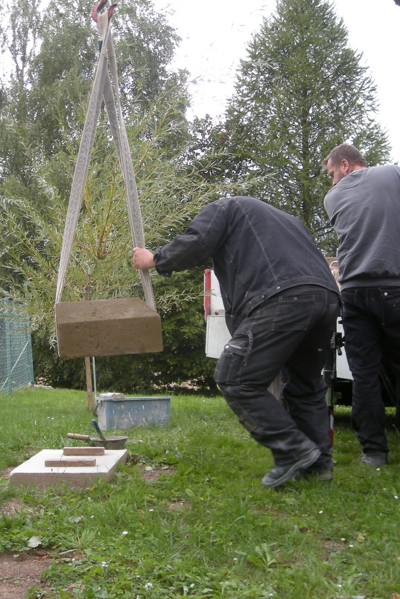 Požehnání obnoveného křížku na Roubalově kopci