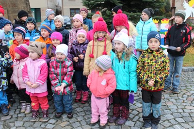 Přípravy na rozsvěcení vánočního stromku