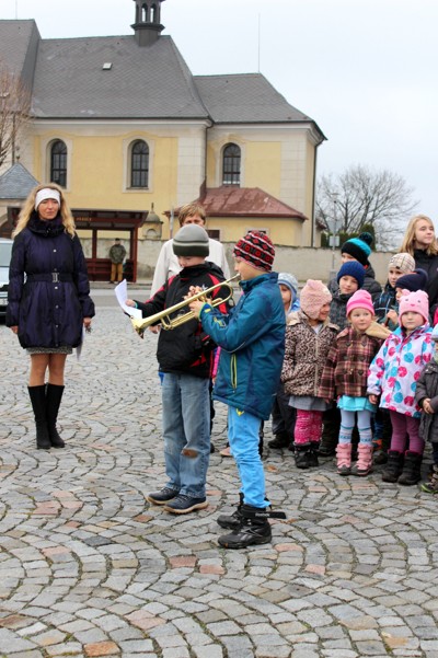 Přípravy na rozsvěcení vánočního stromku
