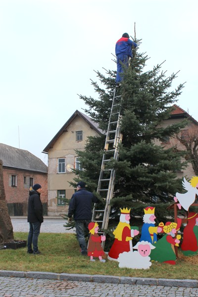 Přípravy na rozsvěcení vánočního stromku