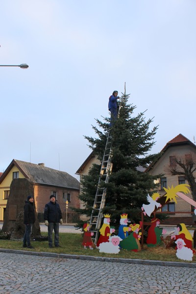 Přípravy na rozsvěcení vánočního stromku