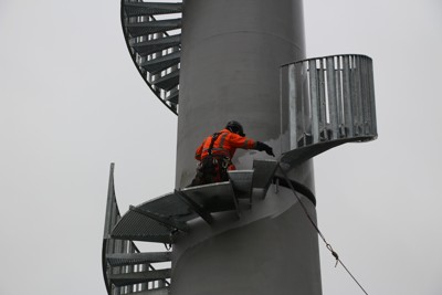 Výstavba rozhledny - montáž tubusu