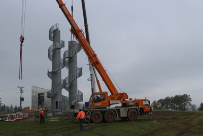 Výstavba rozhledny - montáž tubusu