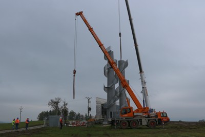 Výstavba rozhledny - montáž tubusu