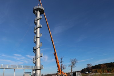 Výstavba rozhledny - montáž vyhlídkové plošiny