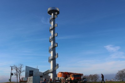 Výstavba rozhledny - montáž vyhlídkové plošiny