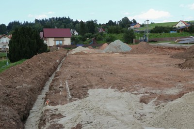 Výstavba nových sportovišť u sokolovny (srpen)