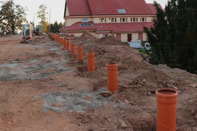 Výstavba nových sportovišť u sokolovny (srpen)