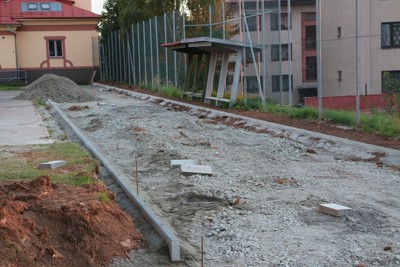 Výstavba nových sportovišť u sokolovny (srpen)