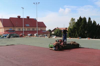 Výstavba nových sportovišť u sokolovny (říjen)