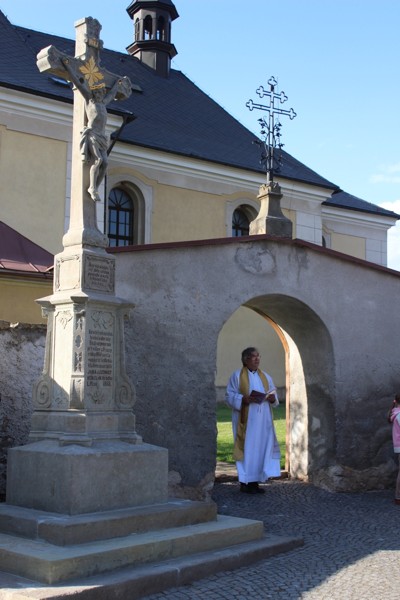 Obnovené ukřižování u kostela sv. Petra a Pavla